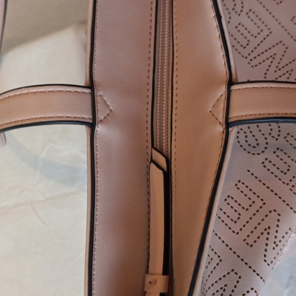 Tote - Picture 7 of 16